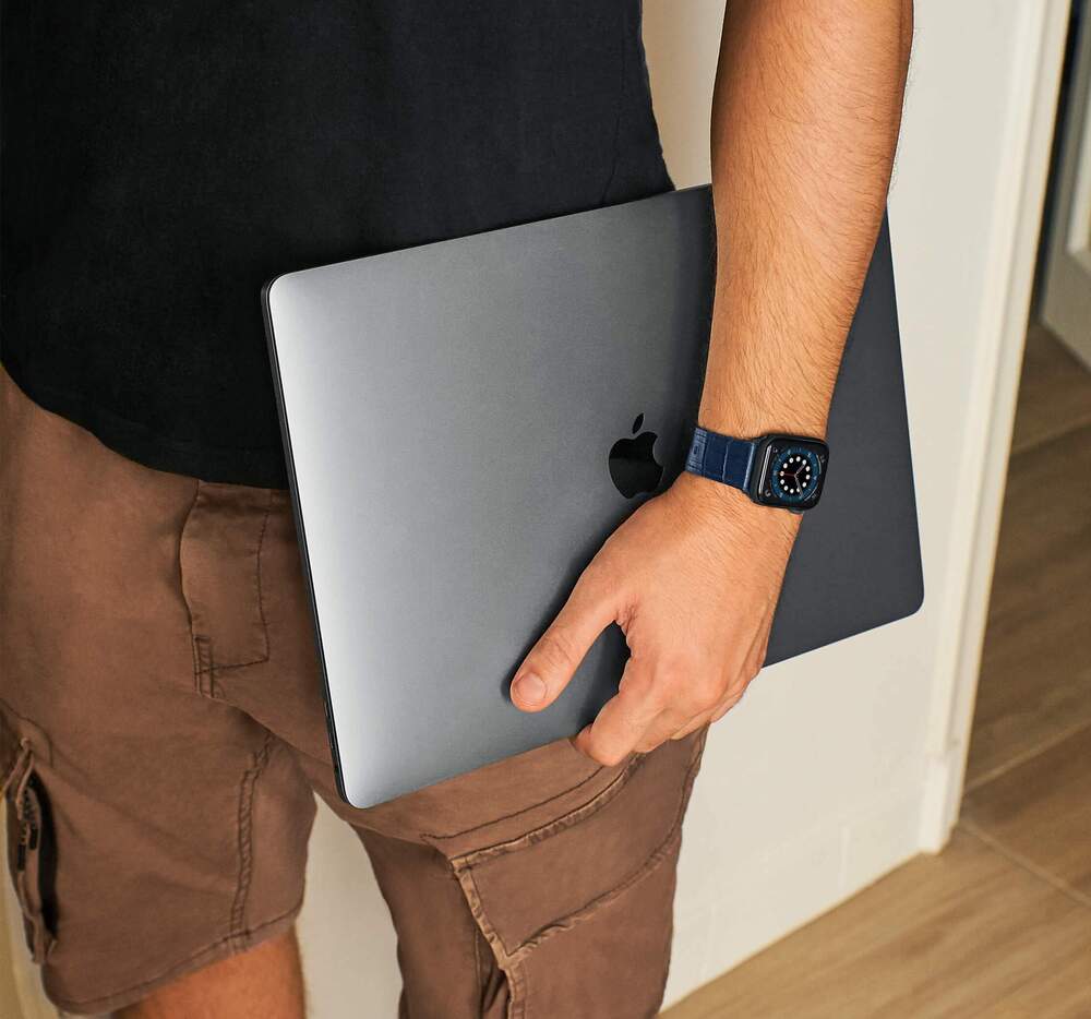 man with blue cocodirle band for iwatch
