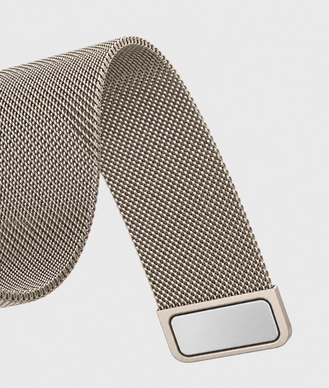 Close-up of the Milanese woven metal mesh and magnetic clasp